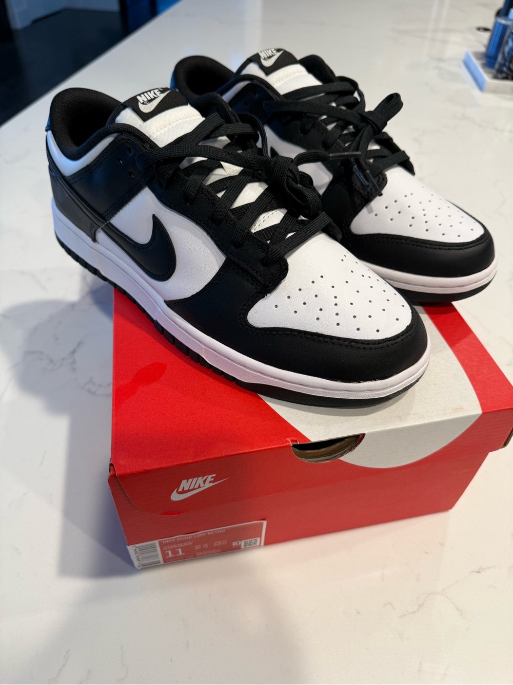 *NEW* Nike Men’s Black and White Low-Top Sneakers